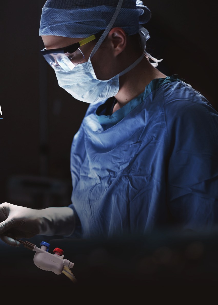 Surgeon in the operating room with the ACSIS device